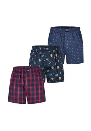 Drie paar heren boxershorts met elastische taillebanden: marineblauw met gingerbread- en suikerrietprint, blauw met klein stippenpatroon en rood geruit.