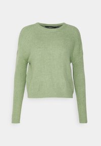 Grüner, gerippter Pullover mit langen Ärmeln, rundem Ausschnitt, weicher Textur und kurzem Schnitt, mit gleichmäßig heller Farbgebung.