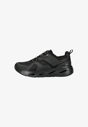 Baskets de sport noires et gris foncé avec des panneaux en maille, semelle épaisse avec des trous de ventilation, fermeture à lacets et languette au talon.