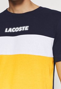 Lacoste Triko s potiskem - dark blue