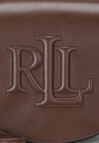 Lauren Ralph Lauren LEATHER MEDIUM WITLEY CROSSBODY - Soma ar siksnu pāri ķermenim - dark mahogany