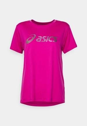 Jasnoróżowa sportowa koszulka z krótkim rękawem, okrągłym dekoltem i srebrnym logo „asics” na piersi, przedstawiona na jednolitym tle.