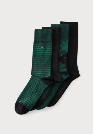 Vier Paar Tommy Hilfiger Socken in Grün und Schwarz, mit Streifen, Argyle-Mustern, einfarbig und mit Markenlogo auf weißem Hintergrund.