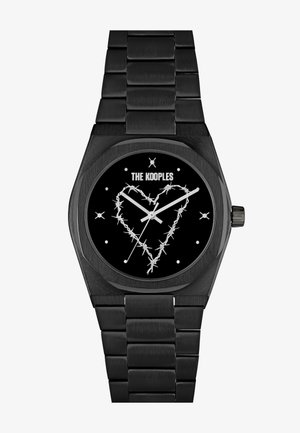 Orologio nero con cassa ottagonale e cinturino metallico. Il quadrante nero presenta un design a cuore con filo spinato bianco e indicatori delle ore argentati.