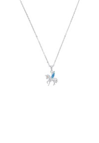 Ciondolo di unicorno in argento con dettaglio delle ali blu, su una delicata catena. L'unicorno presenta dettagli intricati e l'ala ha una lavorazione a faccette.
