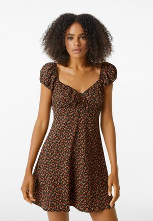 SHORT SLEEVE FLORAL PRINT - Freizeitkleid - brown