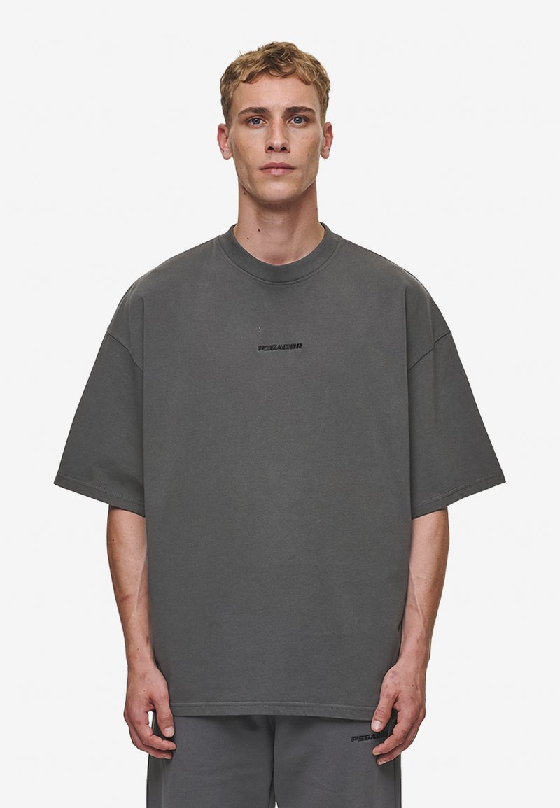 Pegador - LOGO BOXY - Basic T-shirt - washed anthracite, Enlarge