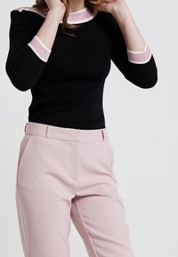 Anna Field Stickad tröja - black