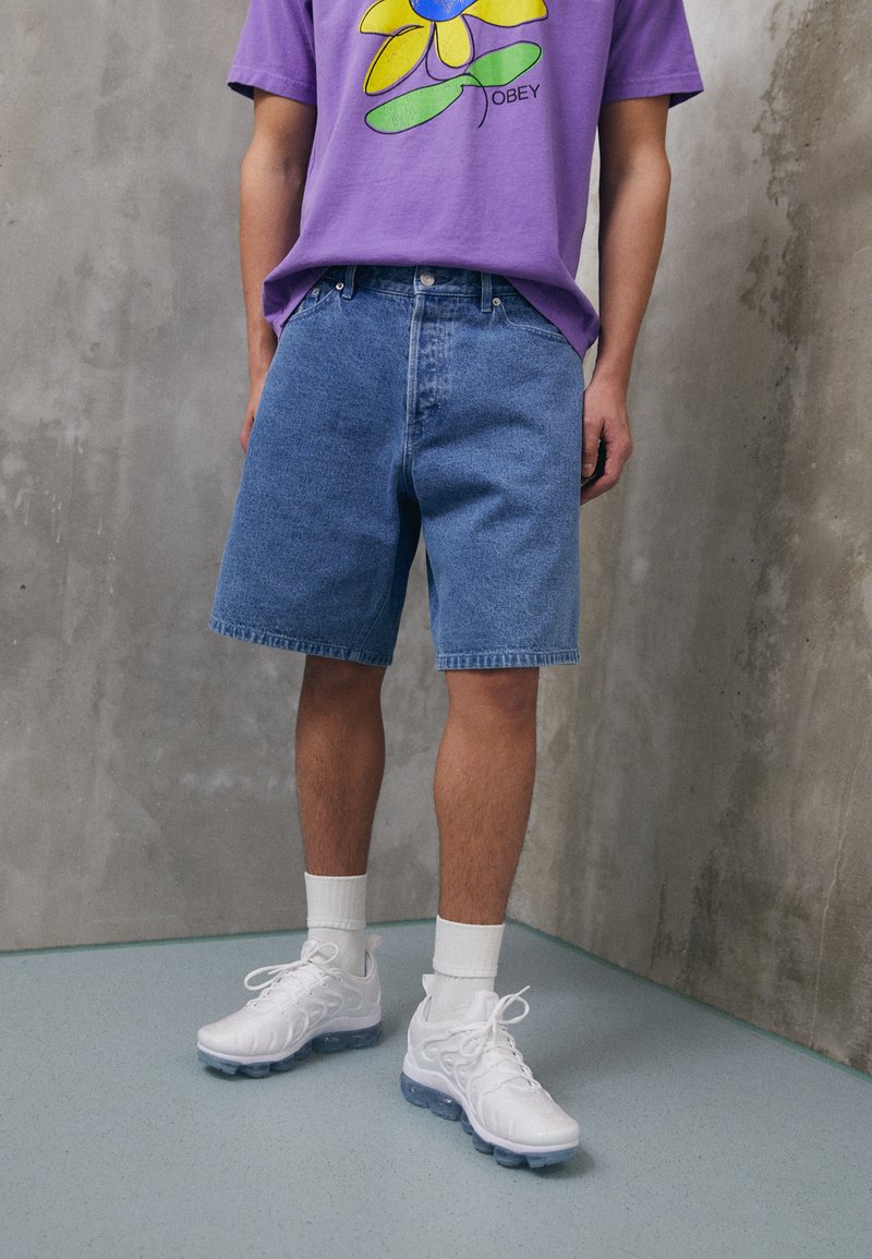 Obey Clothing BIGWIG BAGGY DENIM SHORT Shorts vaqueros light indigo Obey Clothing BIGWIG BAGGY DENIM SHORT Shorts vaqueros light indigo