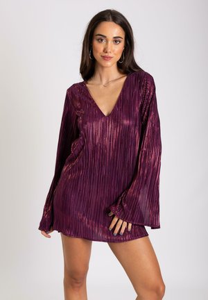 CON MANGA - Vestido de cóctel - purple