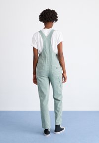 Dickies CLASSIC HICKORY  - Jardineiras - lincoln green