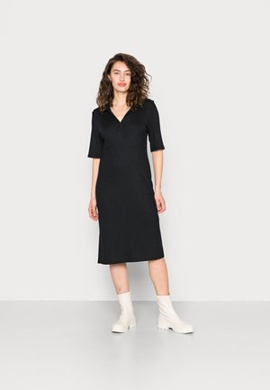 QAUMA - Jerseyjurk - global blue