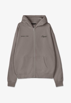 Γκρι φούτερ με φερμουάρ που διαθέτει το κείμενο "Drivers Club" και "Pegador" σε μαύρο χρώμα, κατασκευασμένο από μαλακό ύφασμα, με καγκουρό τσέπη και ριμπ μανσέτες.