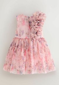 Roosa lillemusterkleit, millel on volditud seelik ja üks õlg, mis on kaunistatud tekstuurses volangis. Lillemuster pastellsetes toonides.