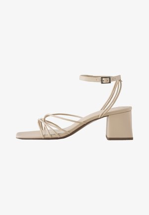 Next, REGULAR FIT - FOREVER COMFORT® STRAPPY MID BLOCK SANDALS . - Sandaalit nilkkaremmillä - new bone