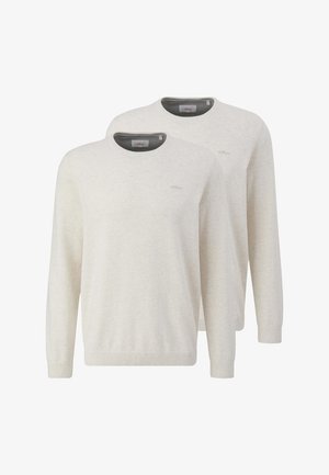 Due maglioni a maniche lunghe color crema con scollo rotondo e ricamo del logo discreto sul petto, mostrati su uno sfondo bianco.