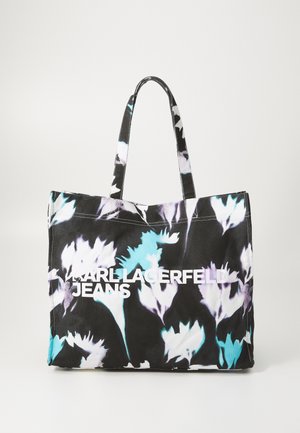Textil anyagból készült táska, fekete háttérrel, kék, fehér és lila színű virágmintákkal. Az elején a "KARL LAGERFELD JEANS" logó látható.
