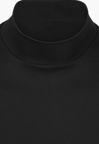 Zwarte coltrui, gemaakt van gladde stof met een getailleerd ontwerp en een hoge halslijn, met een egale textuur en geen zichtbare patronen.