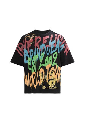 Czarny oversize T-shirt z wielokolorowym napisem graffiti "Brand Jelly Est 2002 World Tour" oraz żółtą postacią z kreskówki grającą na gitarze.