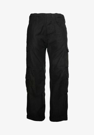 Must have lahtised mustad püksid, mis on valmistatud puuvillast, mitmete küljetaskutega, elastse vöökohtade ning mugava lõikega. Sile tekstuur koos õmblusdetailidega.