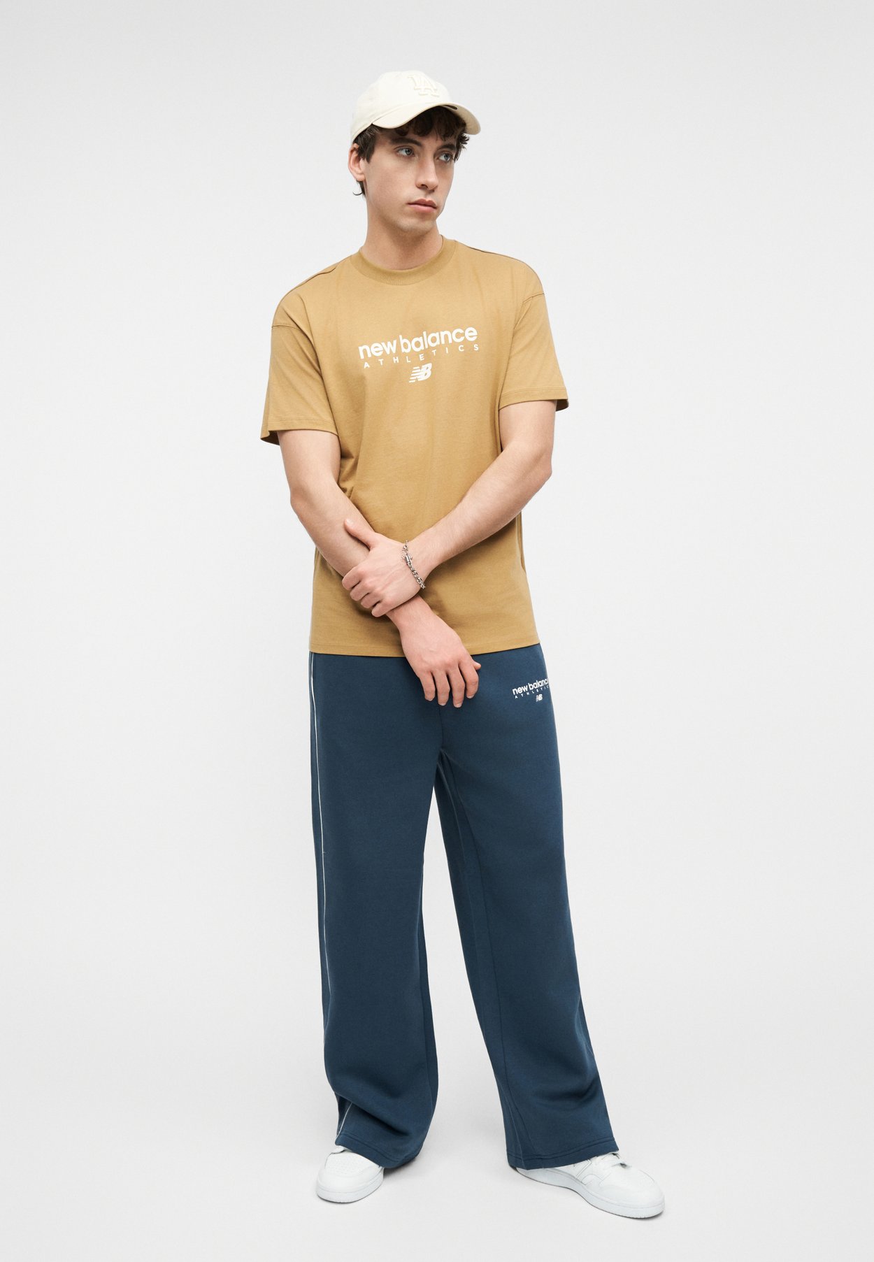LINEAR GRAPHIC PANT