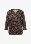 3/4-SLEEVE SHIRT WITH SPLIT NECK AND LEOPARD PRINT - T-shirt à manches longues - creamy mocha