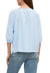 comma casual identity Bluzka