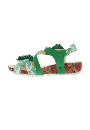 Grøn og aqua sandal med stropper, flæsedetalje, blomsterprintet kork kilehæl og justerbar rem bagpå.