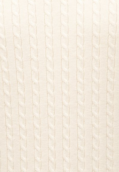 Πλεκτό ύφασμα σε κρεμ χρώμα με κάθετα σχέδια κοτσίδας σε ομοιόμορφα κατανεμημένες σειρές.