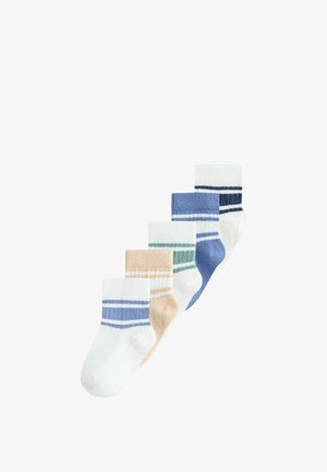 Five pairs of ankle socks in white, beige, blue, green, and navy with horizontal stripes, arranged in a descending diagonal line.