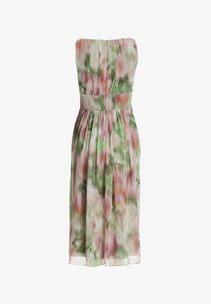 Jurk met bloemenspatroon in pasteltinten roze en groen, strapless met een getailleerde taille, vloeiende rok en semi-transparante stoftextuur.