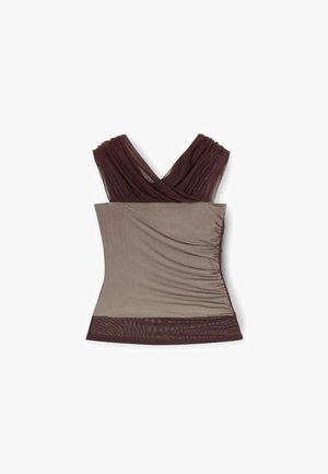 Haut sans manches pour femme avec décolleté en V, comportant un tissu en maille brun foncé et des panneaux en tissu froncé brun clair.