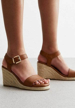 New Look Wide Fit Sleehakken - tan