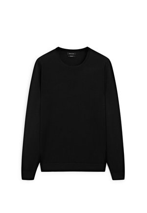 Czarny sweter z długim rękawem i okrągłym dekoltem. Wykonany z miękkiego materiału, o klasycznym kroju z ribbowanymi mankietami i dołem. Bez wzorów ani akcentów.
