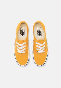 Vans AUTHENTIC - Baskets basses - golden glow