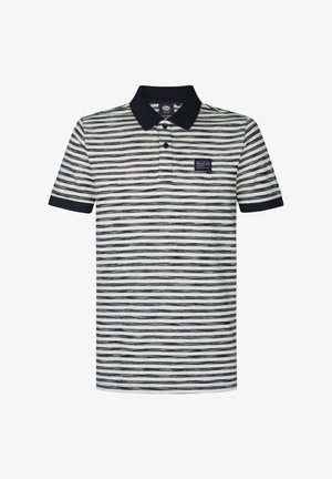 Camiseta polo a rayas en azul marino y blanco, con cuello tipo polo, tapeta de botones y etiqueta del logo en el pecho. Material de algodón suave, con mangas cortas.