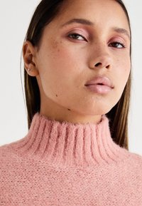 Aware VMMARS HIGH NECK CROPPED - Pulover - desert sand