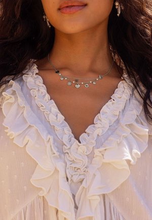 My Jewellery, NECKLACE WITH HEARTS AND IMITATION PEARLS "DREAM CHASER" - Collar - silver-coloured stainless steel
