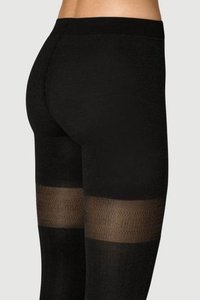 Leggings neri con pannelli in rete trasparente a metà polpaccio. Materiale morbido ed elastico progettato per comfort e flessibilità. Vita alta.
