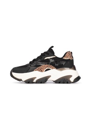 Sneaker sportivo nero con dettagli in mesh e stampa leopardata, suola bianca spessa e suola esterna in gomma nera. Dotato di un sistema di allacciatura elegante.