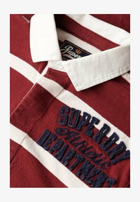 Non sélectionné, rich burgundy cream stripe