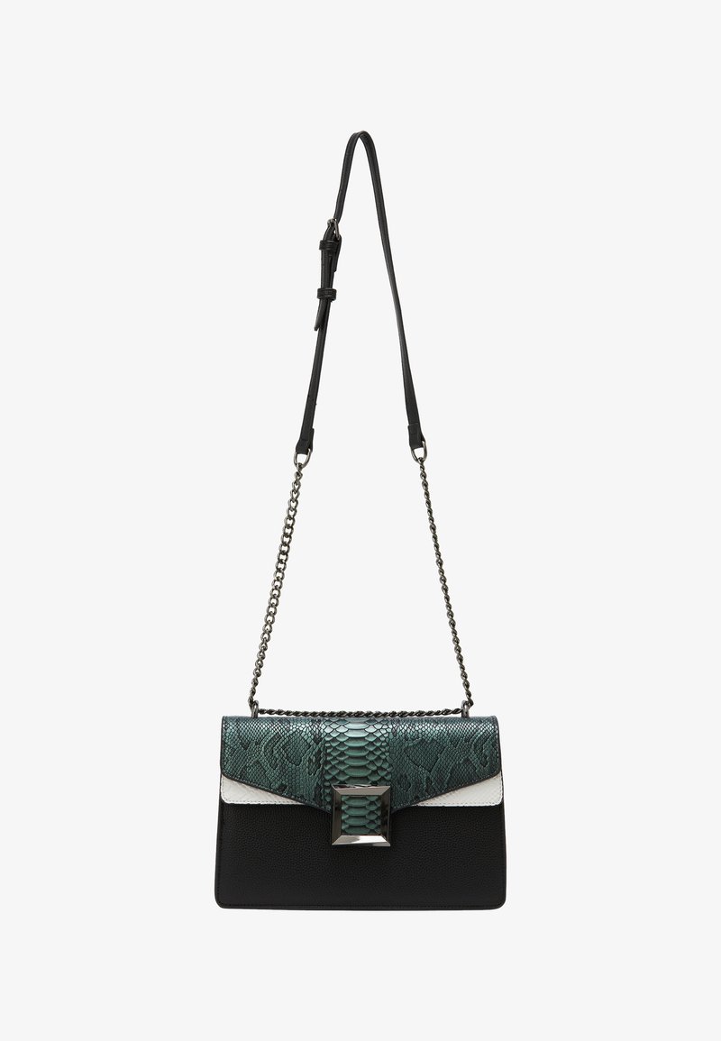 Schwarze Handtasche mit grünem Schlangenlederpanel, ausgestattet mit einem quadratischen Metallverschluss, einer Kette und einem Ledertragegurt sowie einer strukturierten Oberfläche.