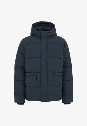 Tumši zils pildīts ziemas mētelis ar kapuci, priekšējais rāvējslēdzis pārklāts ar atloku, un divas atloku kabatas jostas līmenī.