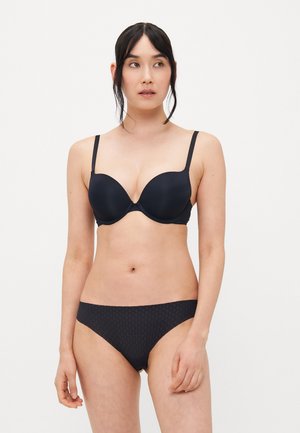 Zwarte gevoerde bikini-top met verstelbare bandjes, gecombineerd met bijpassende low-rise bikini-bovenstukken met een textuurpatroon.