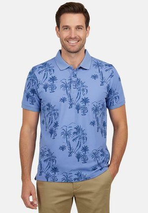 Lichtblauw poloshirt met een palmboomprint in donkerblauw, voorzien van een klassieke kraag en korte mouwen. Zachte katoenmengselstof.