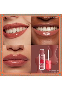 Produit de brillant à lèvres présenté avec différentes teintes de lèvres. Texture brillante et lisse. Comprend un tube avec applicateur et une étiquette de couleur miel.