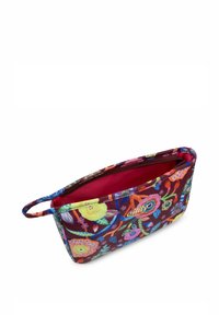 Bolsa de tela con estampado floral colorido, que cuenta con cierre de cremallera, interior de color rosa brillante y un asa para facilitar su transporte.