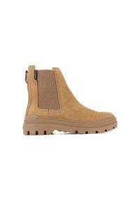 Botine Chelsea din suede bej, cu panouri laterale elastice, un finisaj texturat și o talpă robustă din cauciuc cu împunsături adânci.