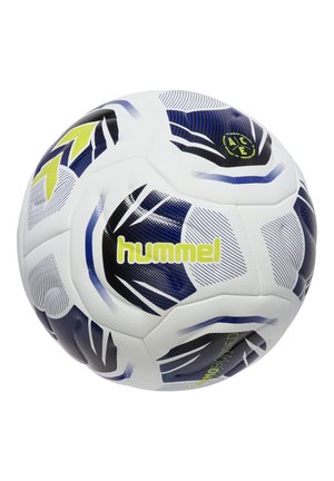Biała piłka nożna z niebiesko-czarnymi abstrakcyjnymi wzorami, z zielonym logo "hummel" i teksturowaną powierzchnią zapewniającą chwyt.
