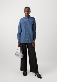 ONLY ONLSEVIGNY - Gombos blúz - dark blue denim